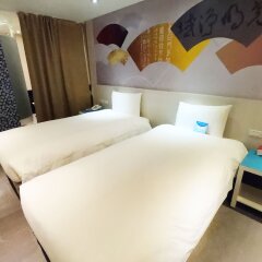 YOUR Hotel комната для гостей