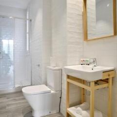 Отель NQN Aparts & Suites Испания, Мадрид - отзывы, цены и фото номеров - забронировать отель NQN Aparts & Suites онлайн ванная