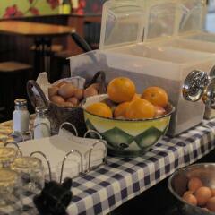Отель The Flying Pig Uptown питание