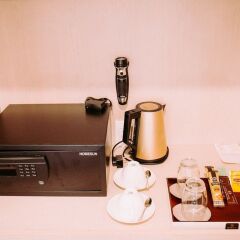 Papaya Saigon Central Hotel сейф в номере