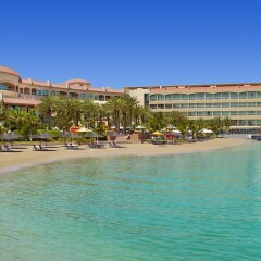 Al Raha Beach Hotel Villas пляж