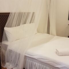 Отель Nawaporn Place Guesthouse Пхукет сейф в номере