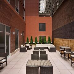 Отель Hilton Garden Inn New York Times Square South с домашними животными