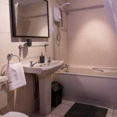 Отель 2 Bedroom Flat in Central Location Sleeps 4 Эдинбург ванная