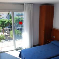Отель Stella Maris Family rooms Apartments Испания, Бланес - отзывы, цены и фото номеров - забронировать отель Stella Maris Family rooms Apartments онлайн комната для гостей