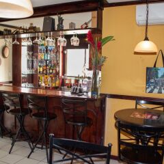 Отель Berlor Airport Inn гостиничный бар