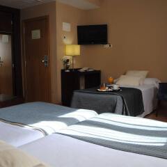 Hotel Ganivet удобства в номере