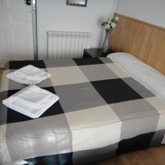 Отель Hostal Noviciado Испания, Мадрид - отзывы, цены и фото номеров - забронировать отель Hostal Noviciado онлайн комната для гостей