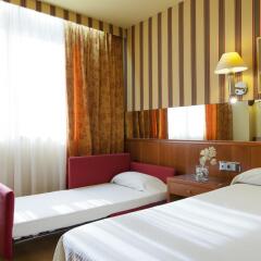 Senator Barcelona Spa Hotel сейф в номере