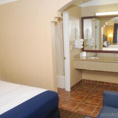 Отель Hollywood Inn Express South Лос-Анджелес комната для гостей
