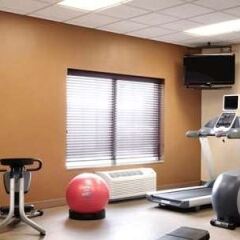 Отель Hilton Garden Inn Akron Canton Airport фитнесс-зал фото 2