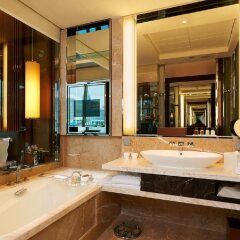 Отель The Fullerton Bay Hotel (SG Clean) Сингапур, Сингапур - отзывы, цены и фото номеров - забронировать отель The Fullerton Bay Hotel (SG Clean) онлайн ванная фото 2