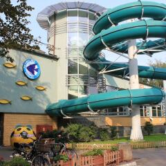 Отель Kolorowa Guest Rooms бассейн