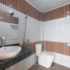 OYO 230 Titanic Hotel Ханой ванная фото 2