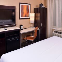 Отель Holiday Inn New York City - Times Square США, Нью-Йорк - отзывы, цены и фото номеров - забронировать отель Holiday Inn New York City - Times Square онлайн удобства в номере фото 2