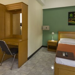 Travellers Rest Hotel сейф в номере