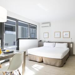 Отель Aparthotel Bcn Montjuic Барселона комната для гостей