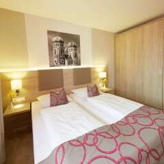 Отель GHOTEL hotel & living München-City Германия, Мюнхен - 9 отзывов об отеле, цены и фото номеров - забронировать отель GHOTEL hotel & living München-City онлайн комната для гостей фото 2
