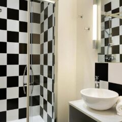 Отель Days Inn Nice Centre Франция, Ницца - 5 отзывов об отеле, цены и фото номеров - забронировать отель Days Inn Nice Centre онлайн ванная фото 2
