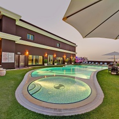 Royal Ascot Hotel бассейн