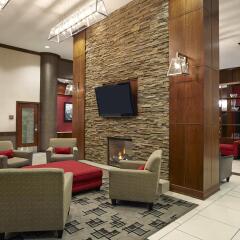 Отель Four Points by Sheraton Calgary Airport интерьер отеля