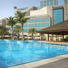 Отель Beach Rotana бассейн фото 2