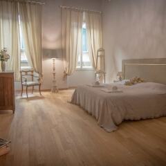 Отель Breathtaking 4BD Apt 5min Walk to Duomo комната для гостей фото 3