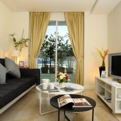 Апартаменты Sabai Sathorn Serviced Apartment Бангкок комната для гостей фото 5
