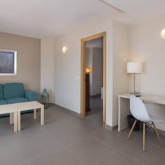 Отель Mainare Playa by CheckIN Hoteles Испания, Фуэнхирола - отзывы, цены и фото номеров - забронировать отель Mainare Playa by CheckIN Hoteles онлайн комната для гостей