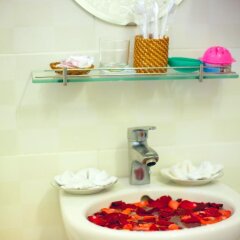 Отель Plum Tree Homestay Вьетнам, Хойан - отзывы, цены и фото номеров - забронировать отель Plum Tree Homestay онлайн ванная фото 2