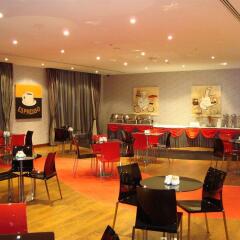 Royal Ascot Hotel гостиничный бар