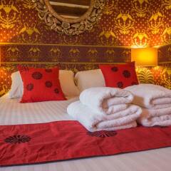 Отель Chapel 5 Suites Нашшар сейф в номере