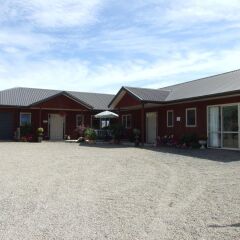 Отель Kauri Lodge Farmstay парковка