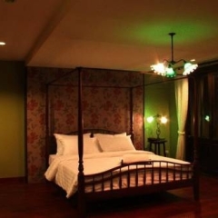 Отель Feung Nakorn Balcony Rooms & Cafe Бангкок комната для гостей фото 3