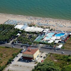 Отель La Isla Resort Понтеканьяно пляж