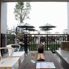 Отель Pattaya Modus Beachfront Resort Таиланд, Паттайя - 2 отзыва об отеле, цены и фото номеров - забронировать отель Pattaya Modus Beachfront Resort онлайн балкон
