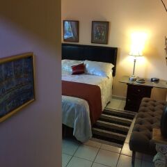 Отель Dickinson Guest House сейф в номере
