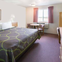 Super 8 by Wyndham Redmond in Redmond, United States of America from 147$, photos, reviews - zenhotels.com guestroom