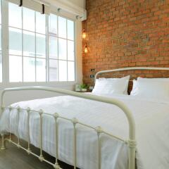Отель Hide and Seek Boutique Hometel Бангкок комната для гостей