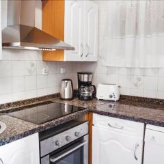 Апартаменты Beachfront Vacation Apartment in Fuengirola Ref 102 Фуэнхирола в номере
