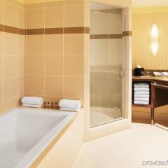 Отель Sheraton Bloomington Hotel США, Блумингтон - отзывы, цены и фото номеров - забронировать отель Sheraton Bloomington Hotel онлайн ванная