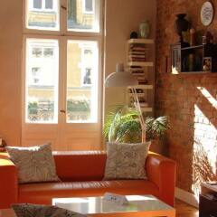 Blooms Boutique Hostel Познань развлечения