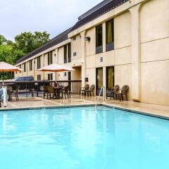 Отель Clarion Inn Chattanooga США, Чаттануга - отзывы, цены и фото номеров - забронировать отель Clarion Inn Chattanooga онлайн бассейн