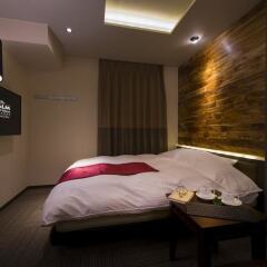 The CALM Hotel Tokyo - Adults Only сейф в номере