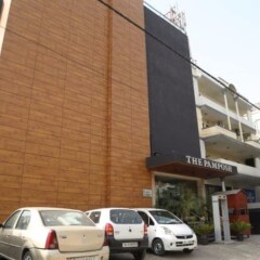 Отель The Pamposh New Delhi парковка