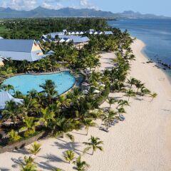 Отель Victoria Beachcomber Resort & Spa пляж