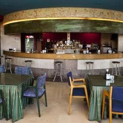 Hotel Olimpo Арнуэро гостиничный бар