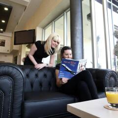 Отель Euro Garni Hotel Сербия, Белград - отзывы, цены и фото номеров - забронировать отель Euro Garni Hotel онлайн гостиничный бар