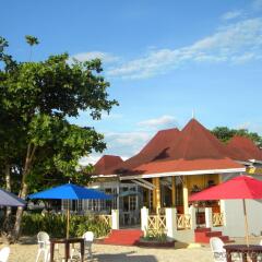 Отель Coral Seas Beach Resort