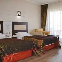 Отель Royal Palace Kusadasi сейф в номере